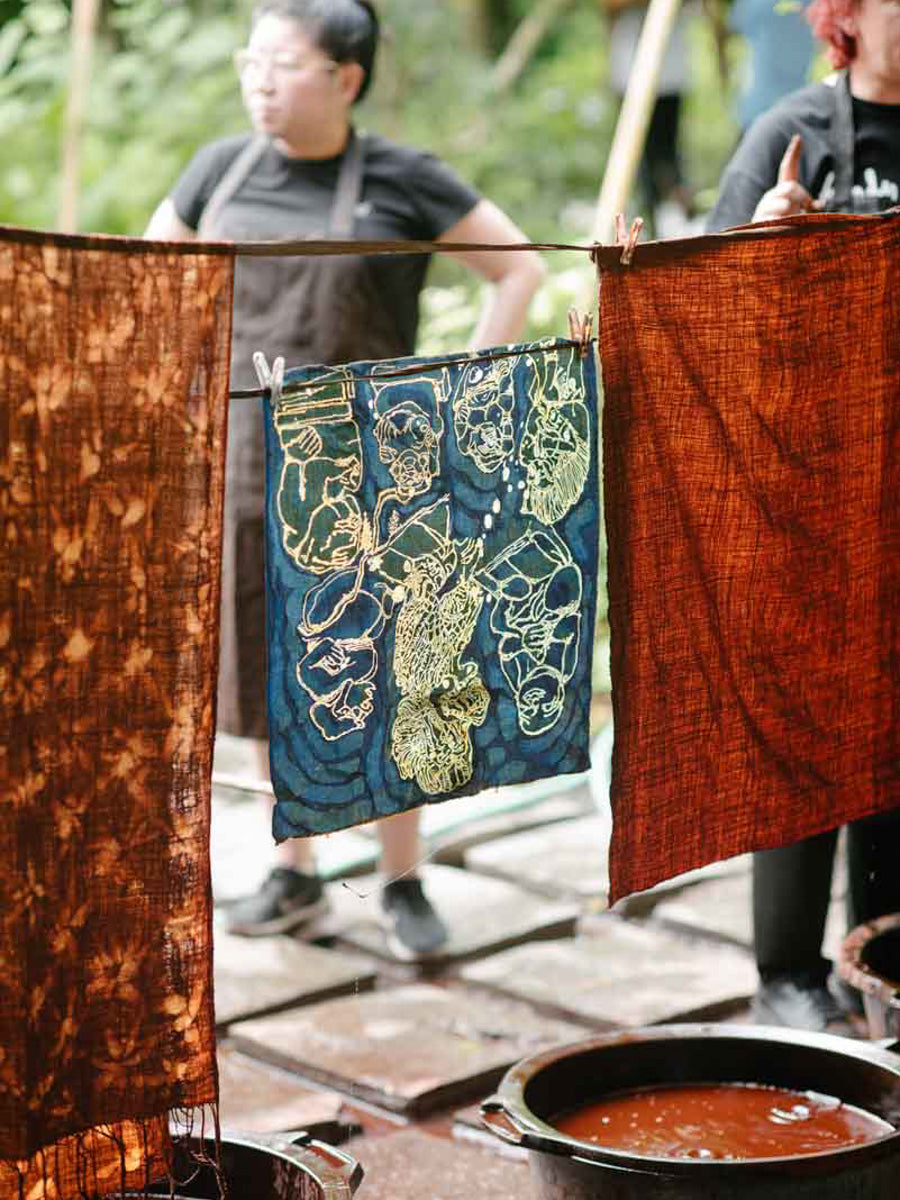 Thread Tale Studio 3-Day Studio Introduction & Creative Project – Threads of Life Dye Studio